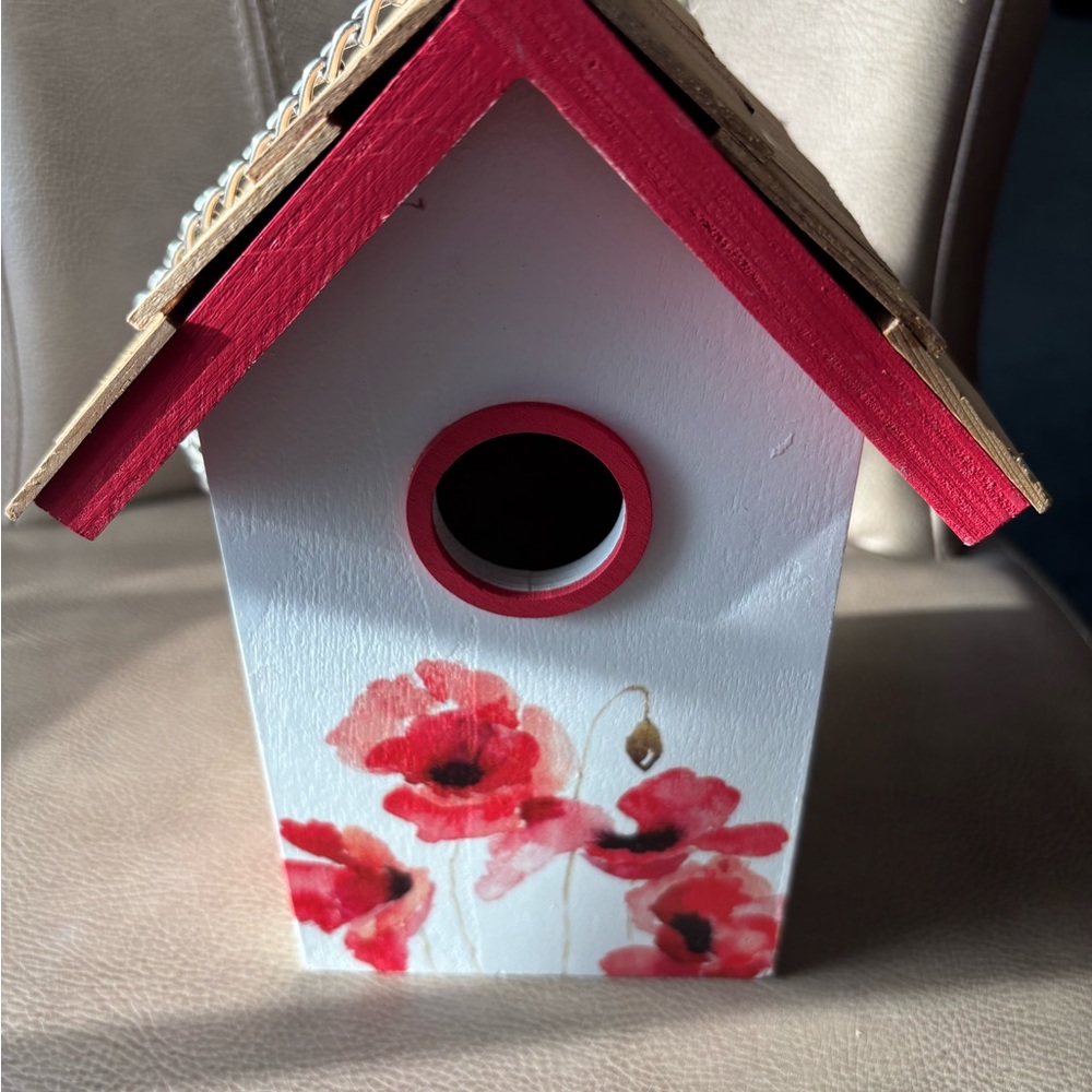 Saltbox Poppy Birdhouse